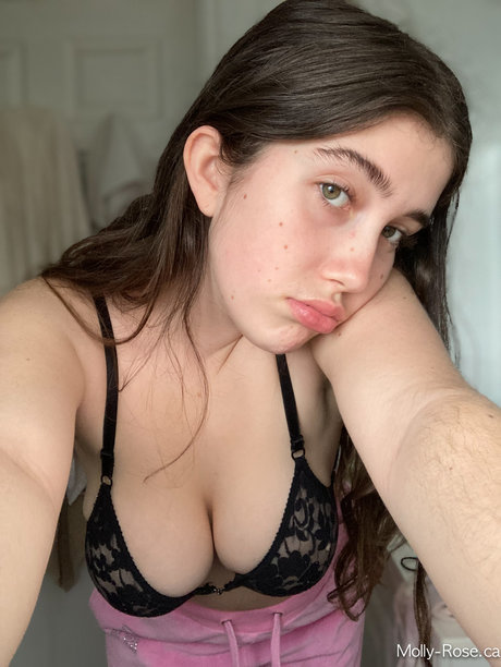 Naakte gelekte OnlyFans-foto van Molly Barkasy