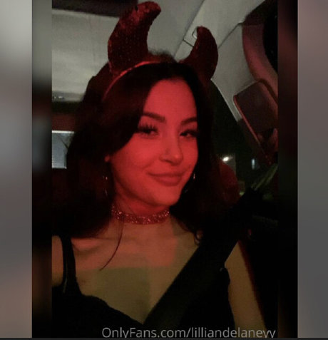 Naakte gelekte OnlyFans-foto van Lillian Delaney