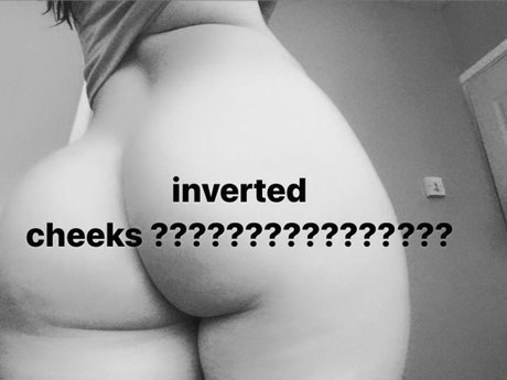 Naakte gelekte OnlyFans-foto van Robyn