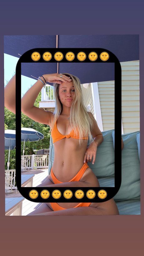 Naakte gelekte OnlyFans-foto van Vanessa Decesare