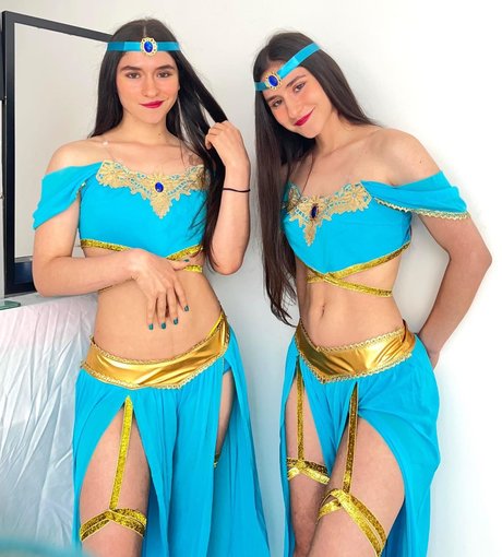 Naakte gelekte OnlyFans-foto van Ara Y Fer