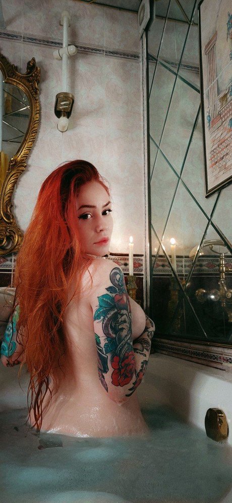 Naakte gelekte OnlyFans-foto van Margarita Dirge