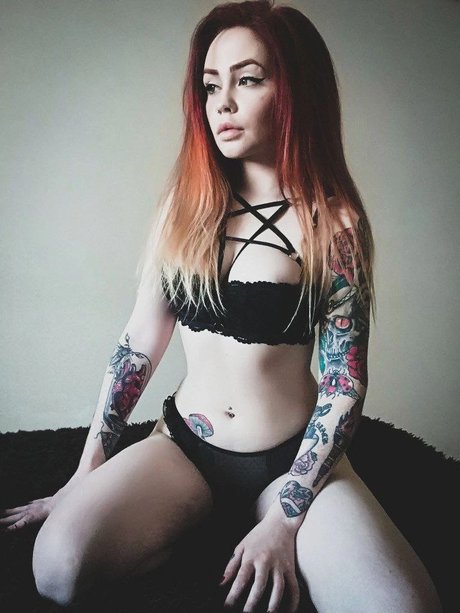Naakte gelekte OnlyFans-foto van Margarita Dirge