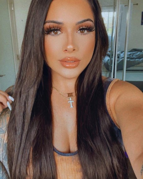 Naakte gelekte OnlyFans-foto van Taylor Stewart