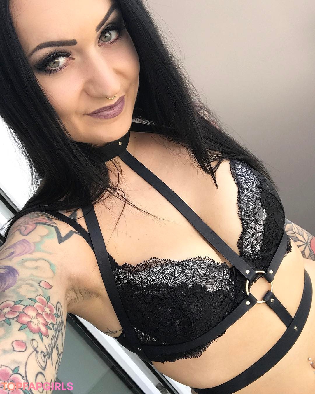 Naakte gelekte OnlyFans-foto van Bella Isadora #20