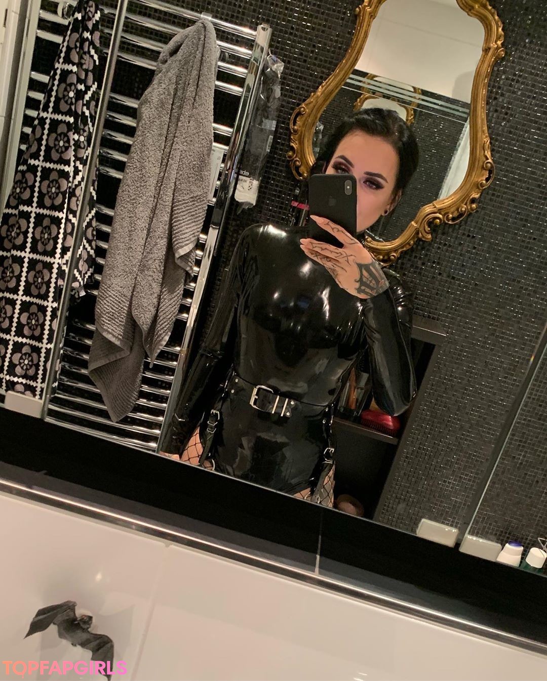 Naakte gelekte OnlyFans-foto van Bella Isadora #38