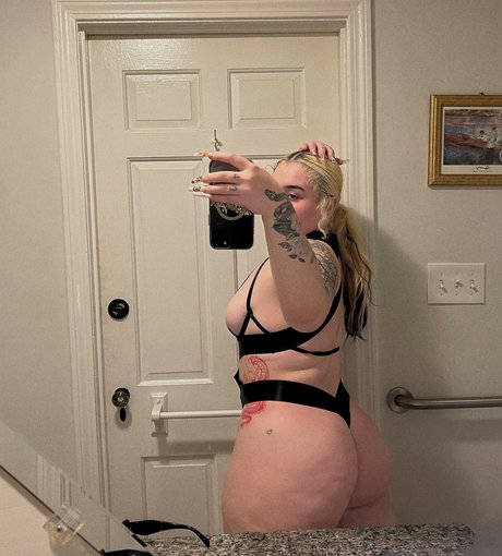 Naakte gelekte OnlyFans-foto van Hayley G