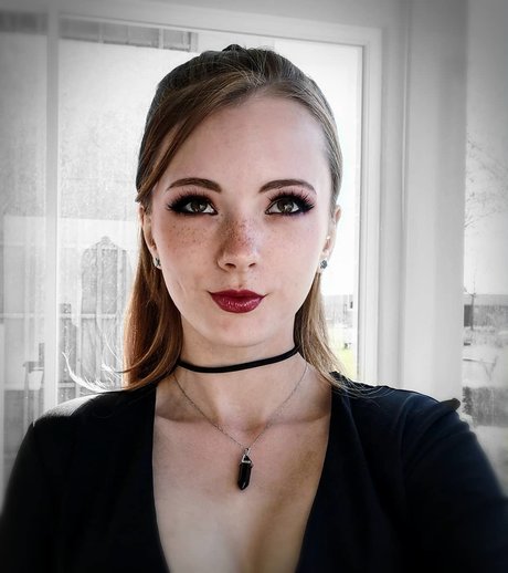Naakte gelekte OnlyFans-foto van Nekuma