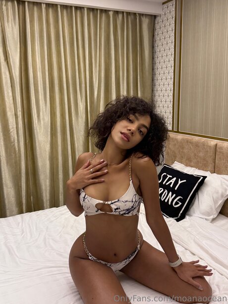 Naakte gelekte OnlyFans-foto van Moanaocean