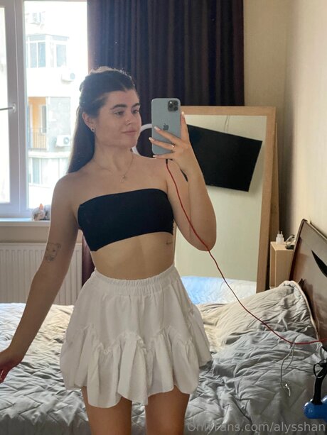Naakte gelekte OnlyFans-foto van Alysshan