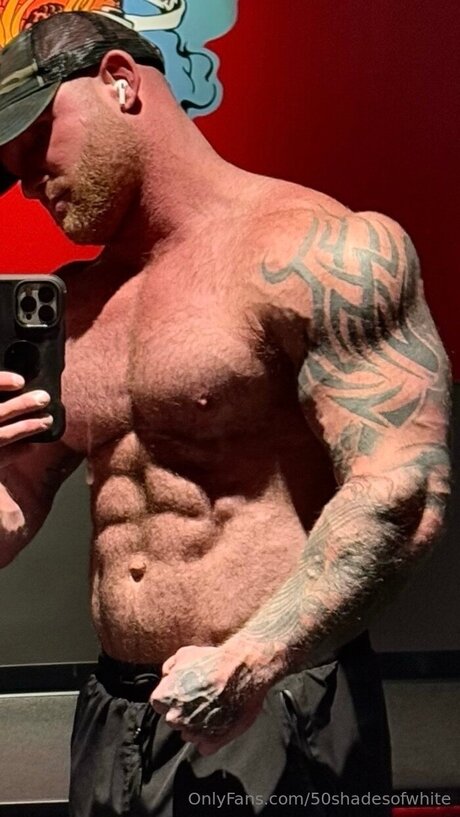 Naakte gelekte OnlyFans-foto van 50shadesofwhite