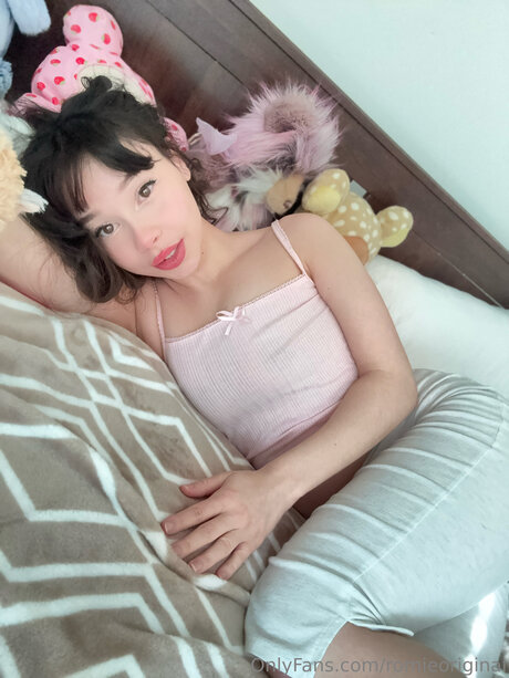 Naakte gelekte OnlyFans-foto van Romie Rae