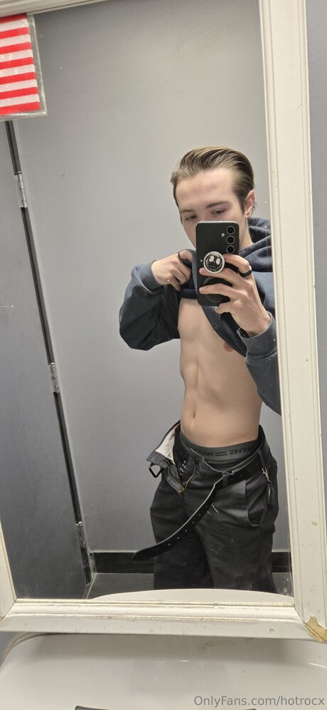 Naakte gelekte OnlyFans-foto van Hotrocx