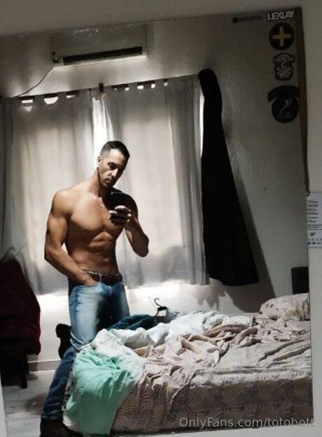 Naakte gelekte OnlyFans-foto van Totohott