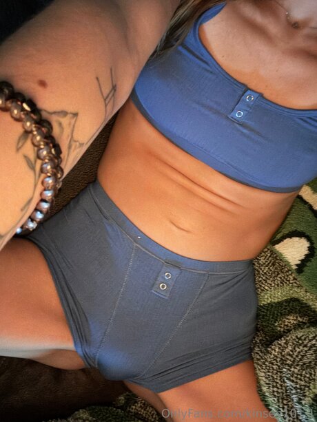 Naakte gelekte OnlyFans-foto van Kinsey101 1