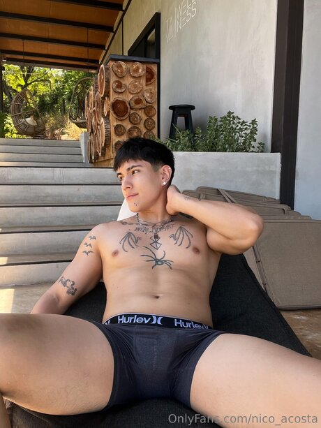 Naakte gelekte OnlyFans-foto van Nico Acosta