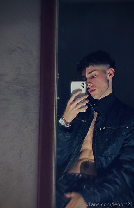 Naakte gelekte OnlyFans-foto van Leobrt21