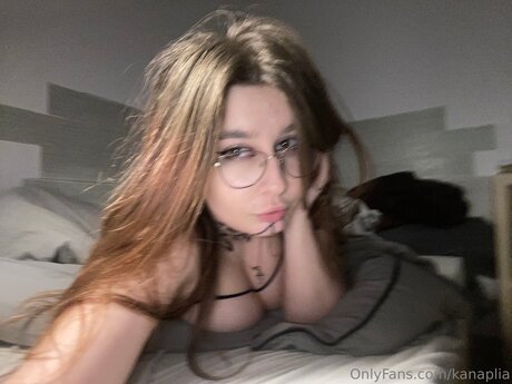 Naakte gelekte OnlyFans-foto van Kanaplia