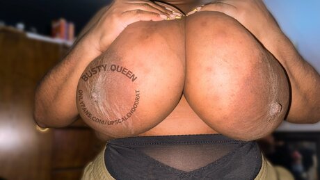 Naakte gelekte OnlyFans-foto van Upscalehoodrat