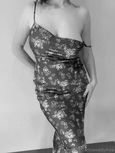 Naakte gelekte OnlyFans-foto van Weedyfree