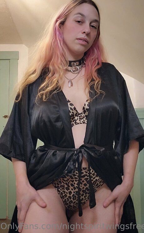 Naakte gelekte OnlyFans-foto van Nightspiritwingsfree