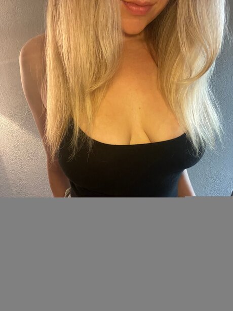 Naakte gelekte OnlyFans-foto van Xosusanna