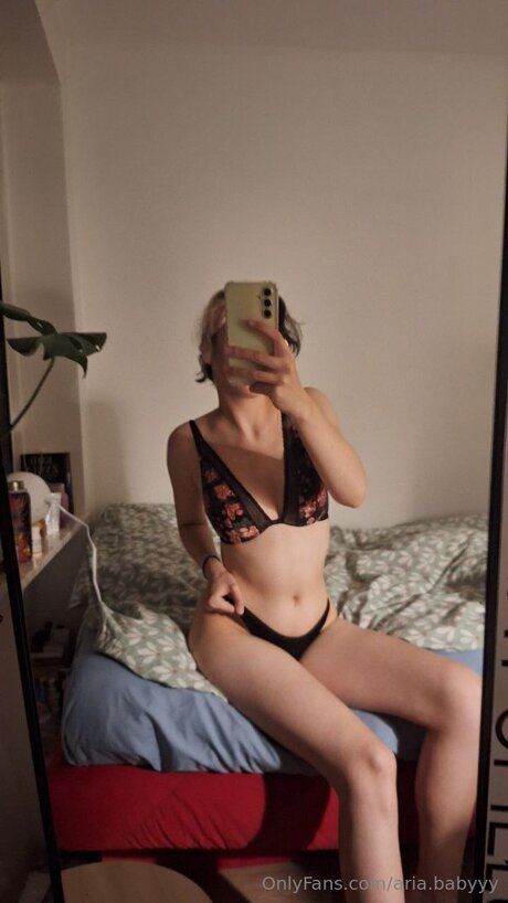 Naakte gelekte OnlyFans-foto van Aria Babyyy