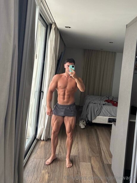 Naakte gelekte OnlyFans-foto van Kingofnewage