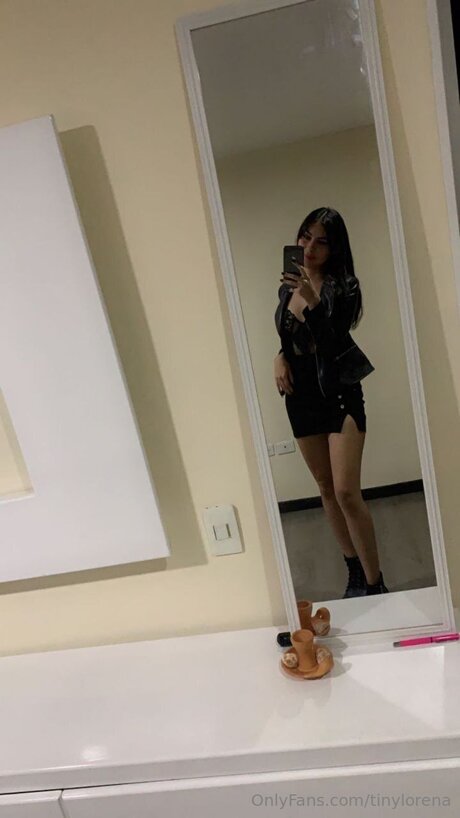 Naakte gelekte OnlyFans-foto van Tinylorena