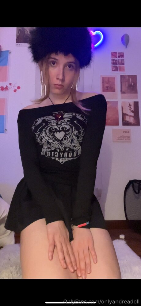 Naakte gelekte OnlyFans-foto van Onlyandreadoll