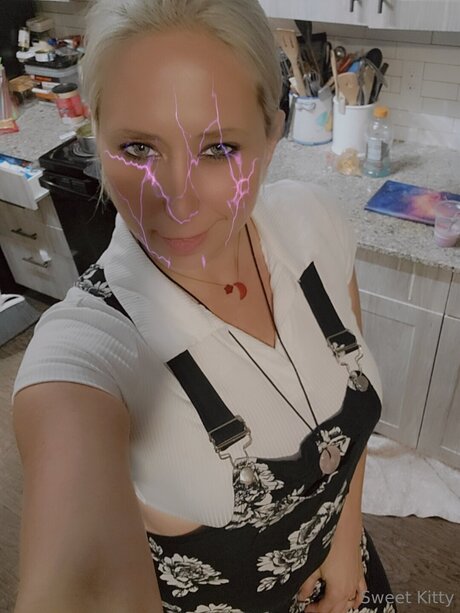 Naakte gelekte OnlyFans-foto van Sweetkitty777
