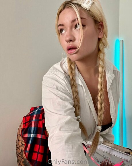 Naakte gelekte OnlyFans-foto van Lovelynathy