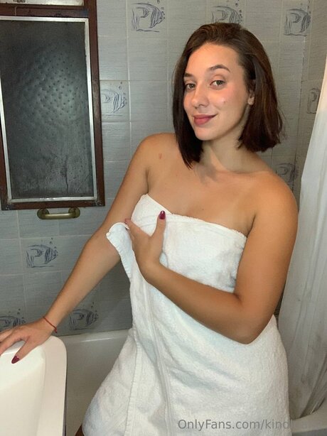 Naakte gelekte OnlyFans-foto van Kindluana