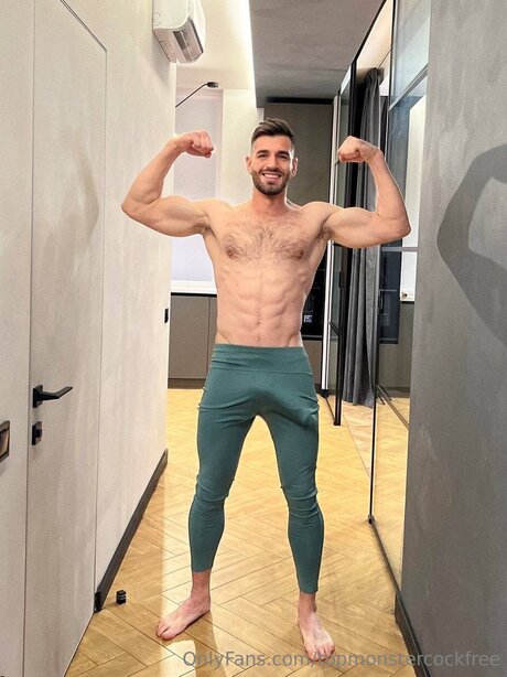 Naakte gelekte OnlyFans-foto van Topmonstercockfree