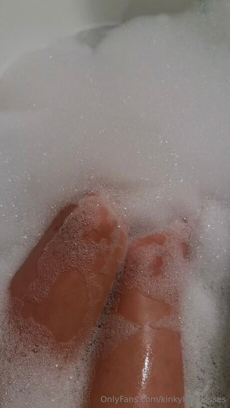 Naakte gelekte OnlyFans-foto van Kinkykittykisses