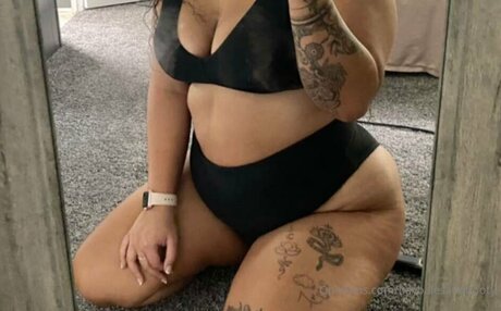 Naakte gelekte OnlyFans-foto van Balesandbooty