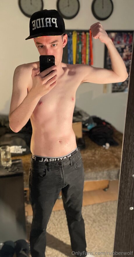 Naakte gelekte OnlyFans-foto van Rubberwolf
