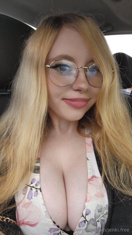 Naakte gelekte OnlyFans-foto van Jenki Free