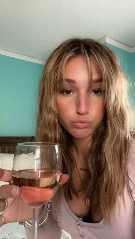 Naakte gelekte OnlyFans-foto van Annahendrickss