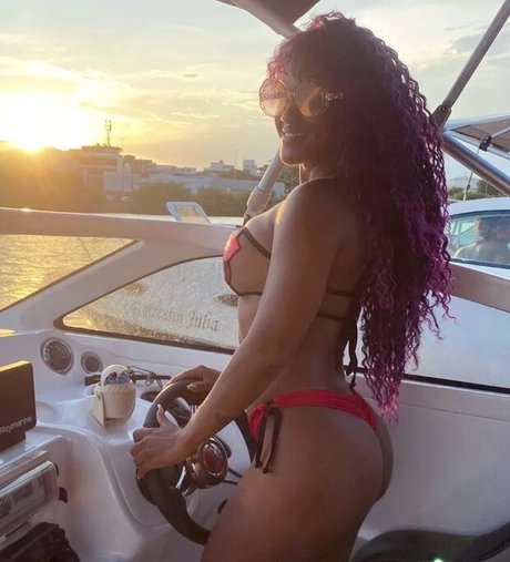 Naakte gelekte OnlyFans-foto van Purple Sexy Vip