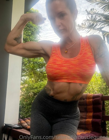 Naakte gelekte OnlyFans-foto van Selenafitmusclequeen