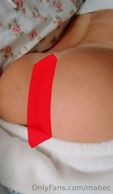 Naakte gelekte OnlyFans-foto van Mabec
