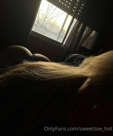 Naakte gelekte OnlyFans-foto van Sweetzoehot