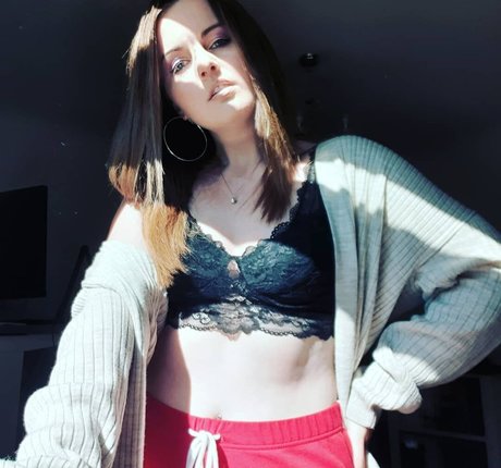 Naakte gelekte OnlyFans-foto van Suzy Lu