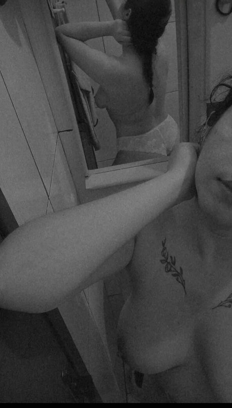 Naakte gelekte OnlyFans-foto van Romaymarjory
