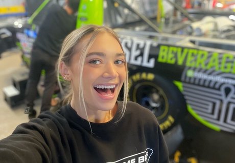 Naakte gelekte OnlyFans-foto van Natalie Decker