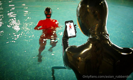 Naakte gelekte OnlyFans-foto van Asianrubberdoll