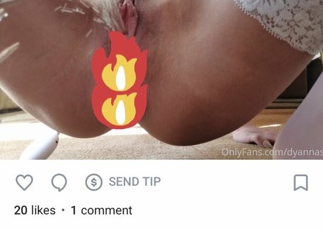 Naakte gelekte OnlyFans-foto van Dyannas
