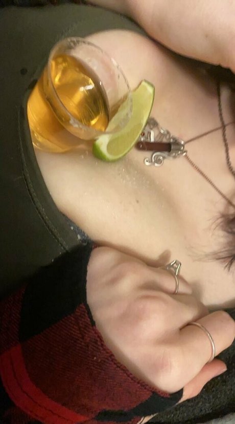 Naakte gelekte OnlyFans-foto van Allyoursbabyfree