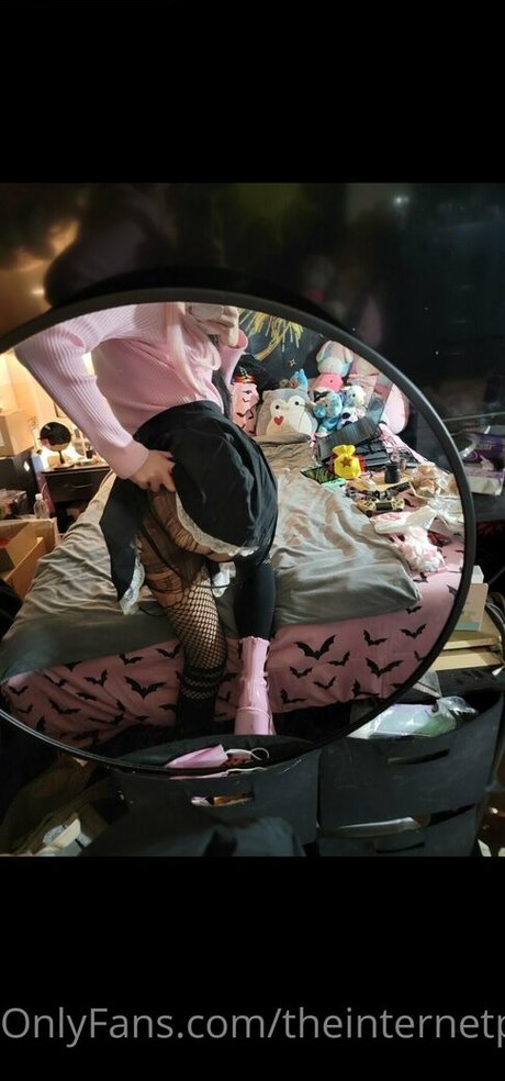 Naakte gelekte OnlyFans-foto van Theinternetpet